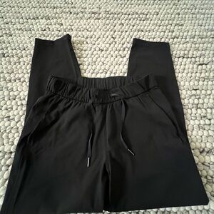 Lululemon black joggers 
Tie waste
Size 6